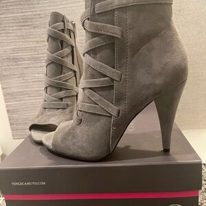 VINCE CAMUTO Booties SIZE 7